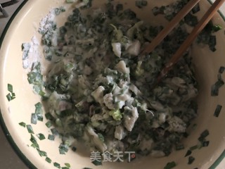 藕丁香肠韭菜煎饼的做法步骤：2