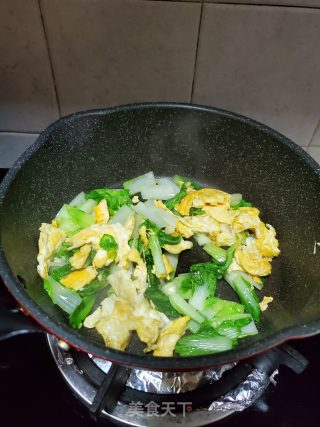 小白菜炒鸡蛋的做法步骤：8