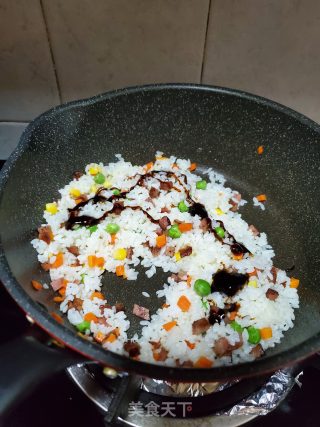 黑椒香肠时蔬炒饭的做法步骤：6