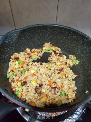 黑椒香肠时蔬炒饭的做法步骤：7