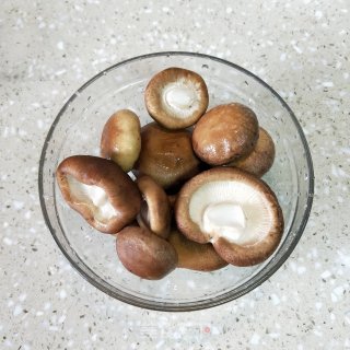 牛筋丸蘑菇汤的做法步骤：2