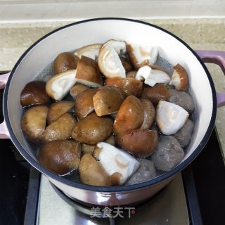 牛筋丸蘑菇汤的做法步骤：4