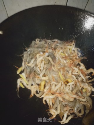 炒河虾的做法步骤：2