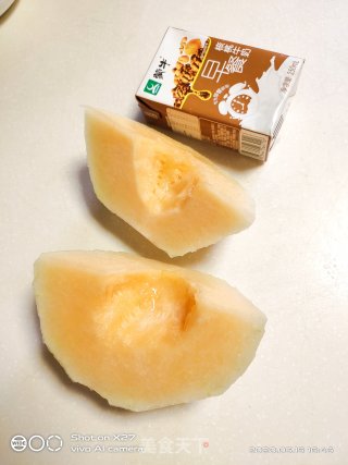 牛奶哈密瓜汁的做法步骤：1