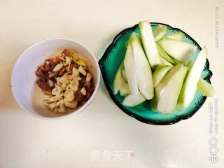 丝瓜肉丝白菜汤的做法步骤：2