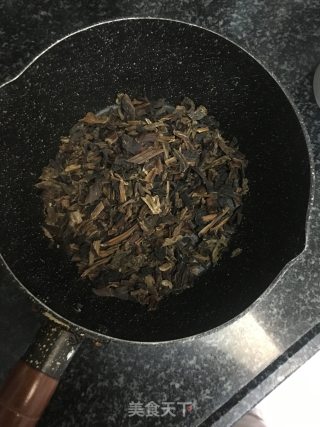 梅干菜焖五花肉的做法步骤：1