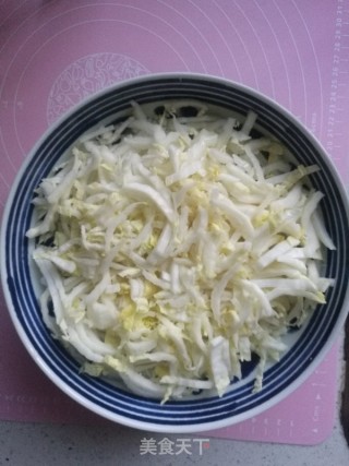 白菜煎饼的做法步骤：1
