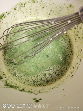 菠菜戚风蛋糕！的做法步骤：4