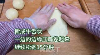 超柔软淡奶油面包，松软可口，奶香味十足，一口下去超幸福。的做法步骤：13