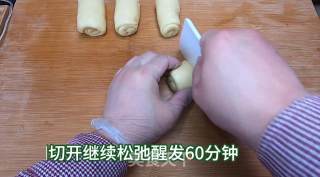 超柔软淡奶油面包，松软可口，奶香味十足，一口下去超幸福。的做法步骤：15