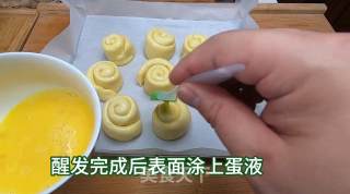超柔软淡奶油面包，松软可口，奶香味十足，一口下去超幸福。的做法步骤：16