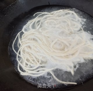 西红柿土豆牛尾汤面的做法步骤：4