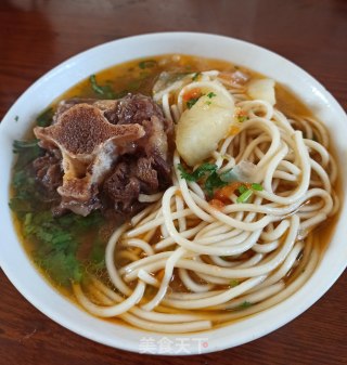 西红柿土豆牛尾汤面的做法步骤：6