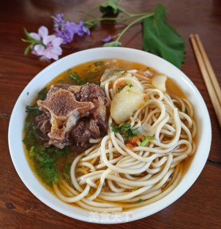 西红柿土豆牛尾汤面的做法步骤：7