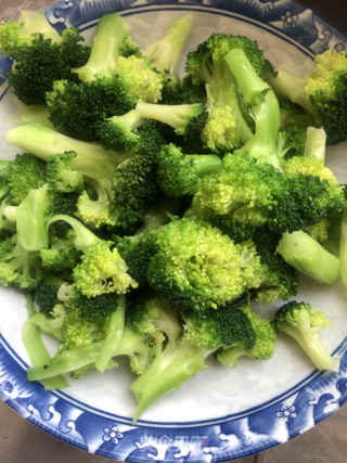 蒜蓉西兰花的做法步骤：3