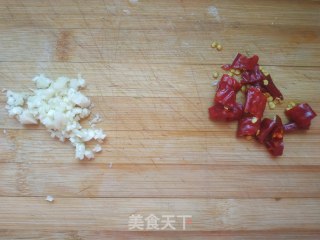菠菜拌花生米的做法步骤：1