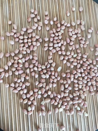 糖霜花生米的做法步骤：1