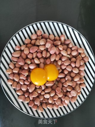 糖霜花生米的做法步骤：2
