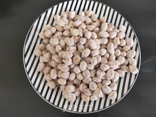 糖霜花生米的做法步骤：4