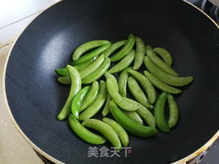 清炒甜豆角的做法步骤：2
