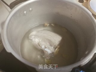 莴笋炒回锅肉的做法步骤：1