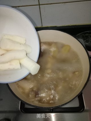 山药炖鸡翅根的做法步骤：3