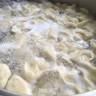 油泼白菜鲜肉水饺的做法步骤：10