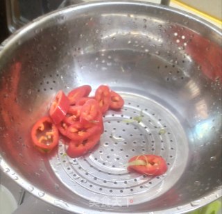 瘦肉炒黄瓜红椒的做法步骤：3