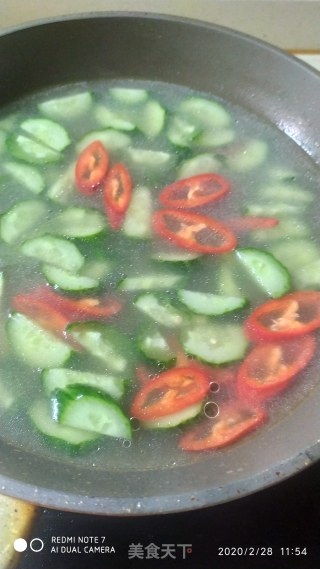 瘦肉炒黄瓜红椒的做法步骤：4
