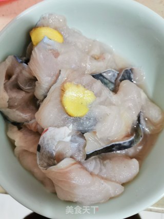 水煮鱼（料包版），麻辣味十足的做法步骤：1