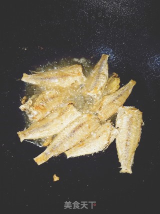 煎咸红杉鱼的做法步骤：3