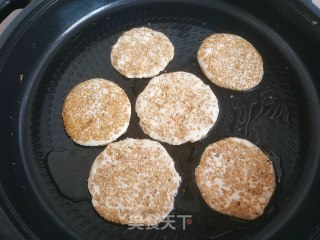 苹果芝麻糯米饼的做法步骤：8