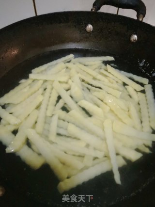 酥脆的炸薯条????的做法步骤：4