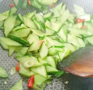 黄瓜炒鸡蛋的做法步骤：7