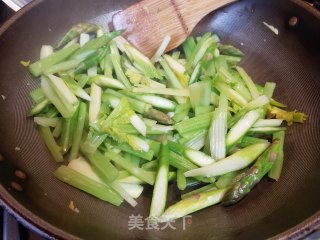 西芹炒芦笋的做法步骤：6