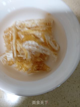 黑糯米炖鱼胶的做法步骤：2