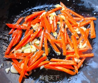 韭菜胡萝卜炒虾仁的做法步骤：6