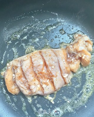 减脂蜜汁鸡胸肉的做法步骤：5