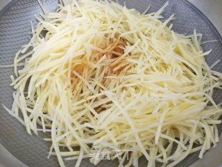 土豆丝炒芹菜的做法步骤：8