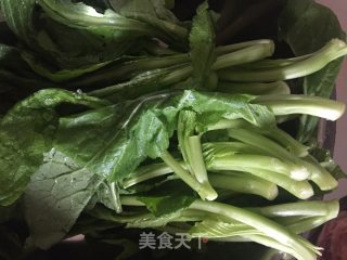 春菜鸡骨汤的做法步骤：1