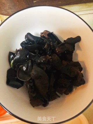 木耳瓜片的做法步骤：2