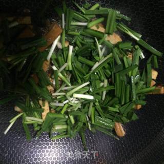 韭菜炒豆干的做法步骤：3
