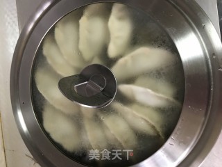 牛肉锅贴的做法步骤：14