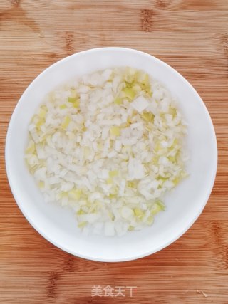 葱香肉包的做法步骤：1