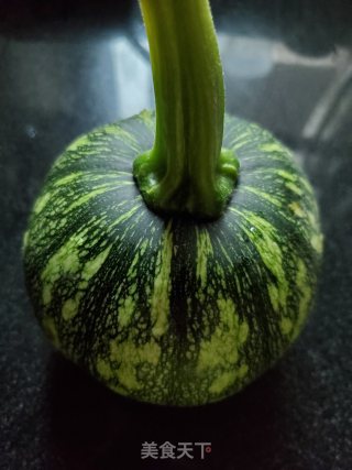 清炒嫩南瓜的做法步骤：1