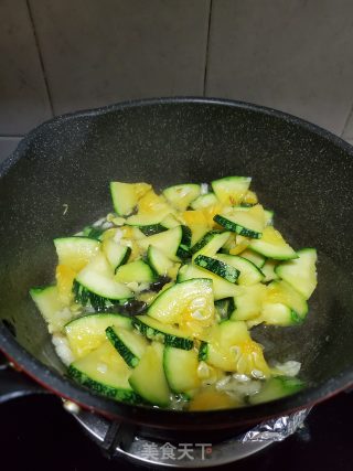 清炒嫩南瓜的做法步骤：6