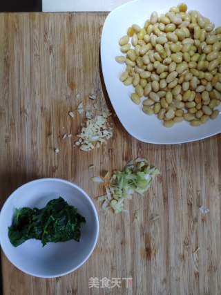 芹菜叶拌黄豆的做法步骤：6