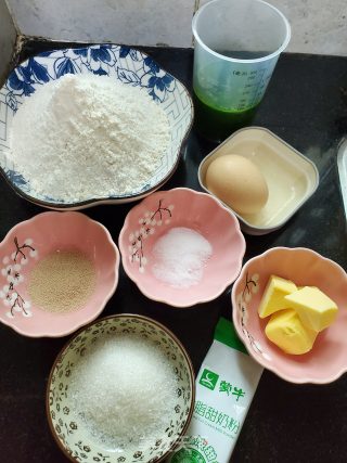 菠菜面包的做法步骤：1