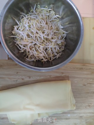 豆芽炒豆腐皮的做法步骤：1