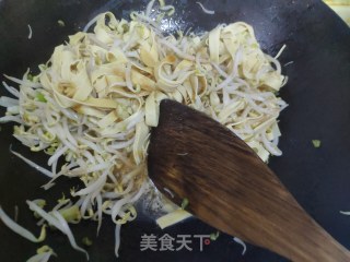 豆芽炒豆腐皮的做法步骤：5